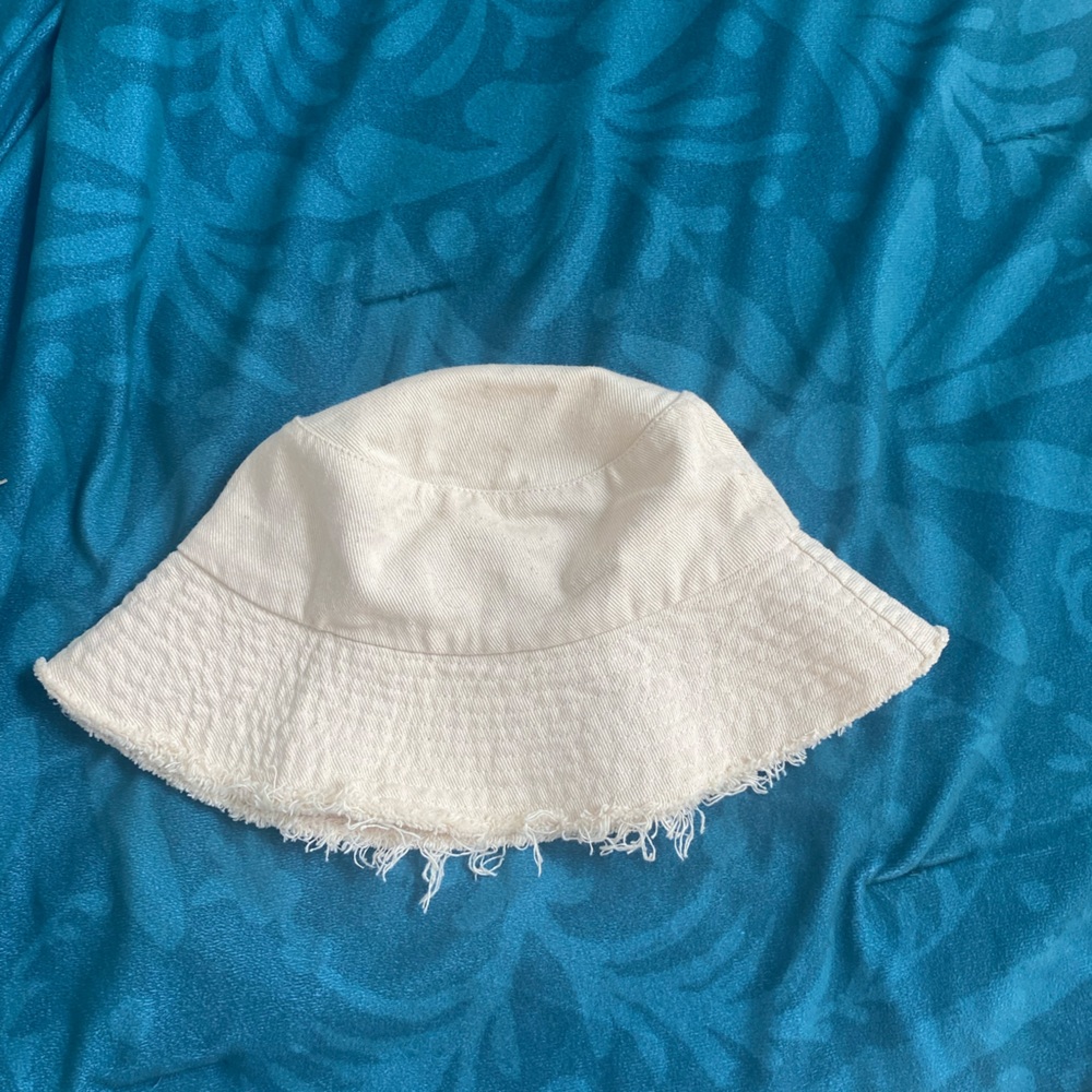 bucket hat